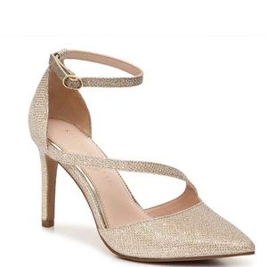 Kelley&Katie Sevama Pumps✨